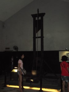 guillotines hoa lo prison hanoi hilton