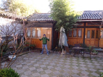 Jonny Blair at Zee Yau hostel in Shuhe Old Town the travelling Northern Irishman