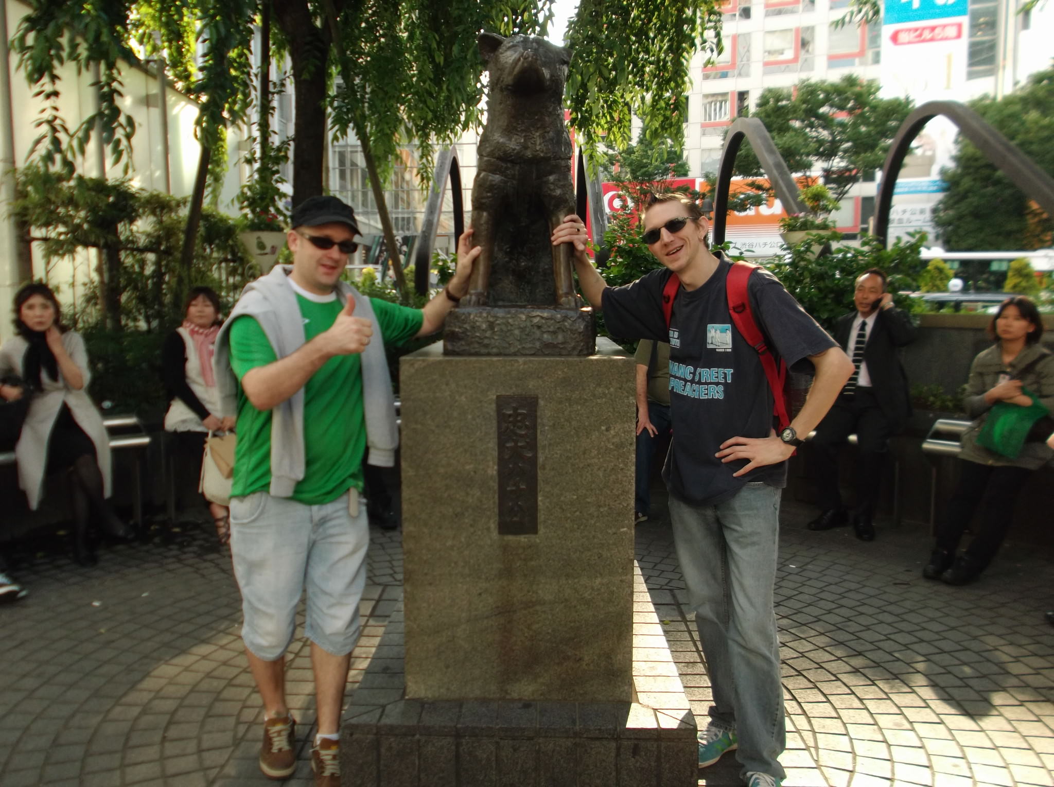 Jonny Blair at a dog statue in Shibuya Tokyo Japan living a lifestyle of travel