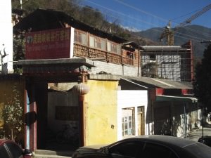 Janes Guesthouse Upper Trail hike Yunnan
