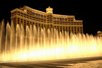 Fountains in Vegas - photo credit - http://www.theweddingtravelcompany.com/images/wtc_1_hotel_19_bellagio_hotel_display.jpg