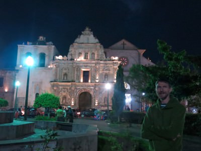 Iglesia del Espiritiu Santo at night.