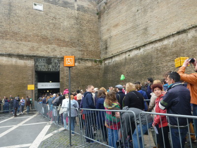 Crazy queues to enter the Vatican City's museums