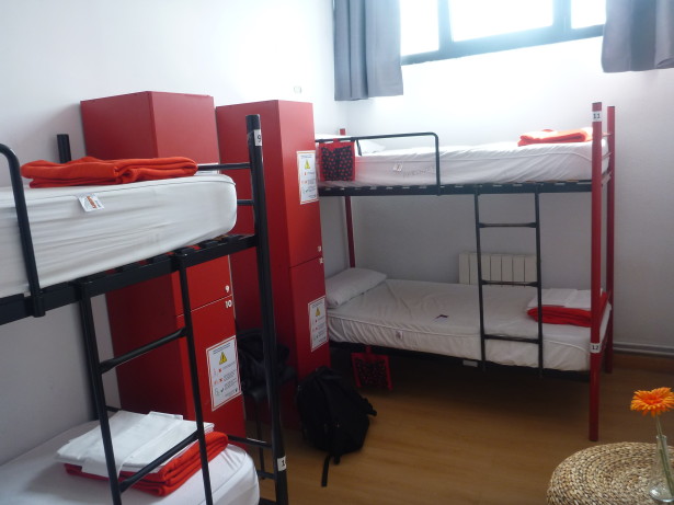 My red and black coloured dorm room