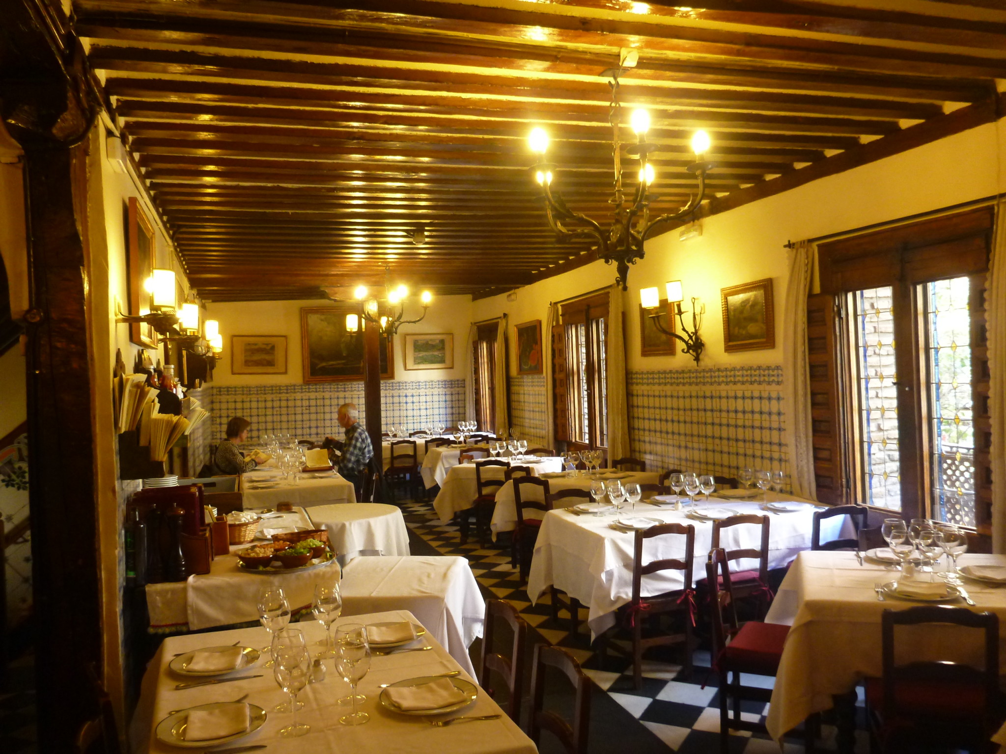 friday-s-featured-food-lunch-in-the-sobrino-de-botin-the-oldest