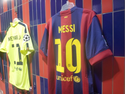 Touring the Nou Camp - Messi's shirt