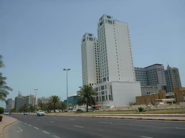 Backpacking in Kuwait: Walking Around Salmiya District - Don't Stop Living