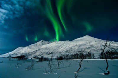 Northern Lights, Iceland ("Aurora Borealis" by Andi Gentsch - Own work. Licensed under CC0 via Creative Commons - www.flickr.com/photos/elgentscho)