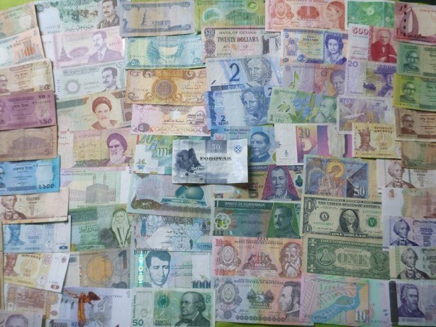 Travel Collectables: Banknotes from over a century of countries