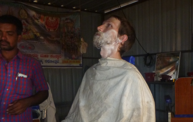 Backpacking in India: Top 1 Sight in Hampi – Me Getting My Beard Slashed