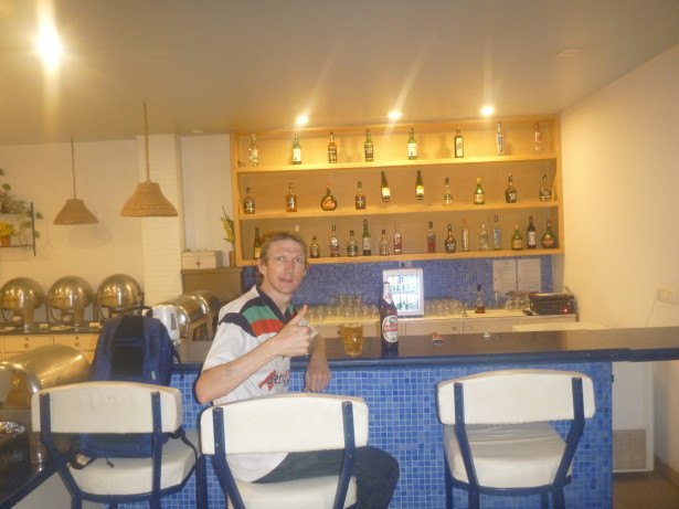 Having a beer at the resident bar Sea Sap