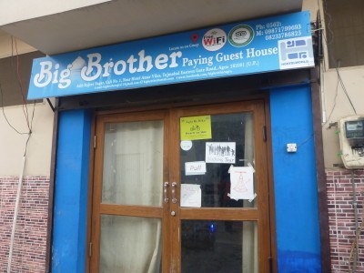 Staying at the Closest Hostel to the Taj Mahal: Big Brother Hostel, Agra, India