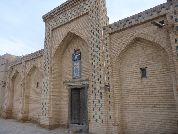 Downtown Khiva/Qhiva - so lonely and desrted.