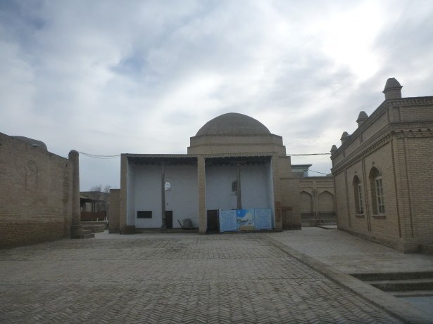 Downtown Khiva/Qhiva - so lonely and desrted.