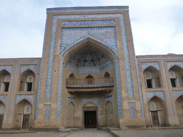 Downtown Khiva/Qhiva - so lonely and desrted.