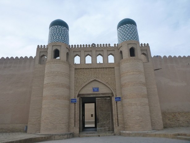 Downtown Khiva/Qhiva - so lonely and desrted.