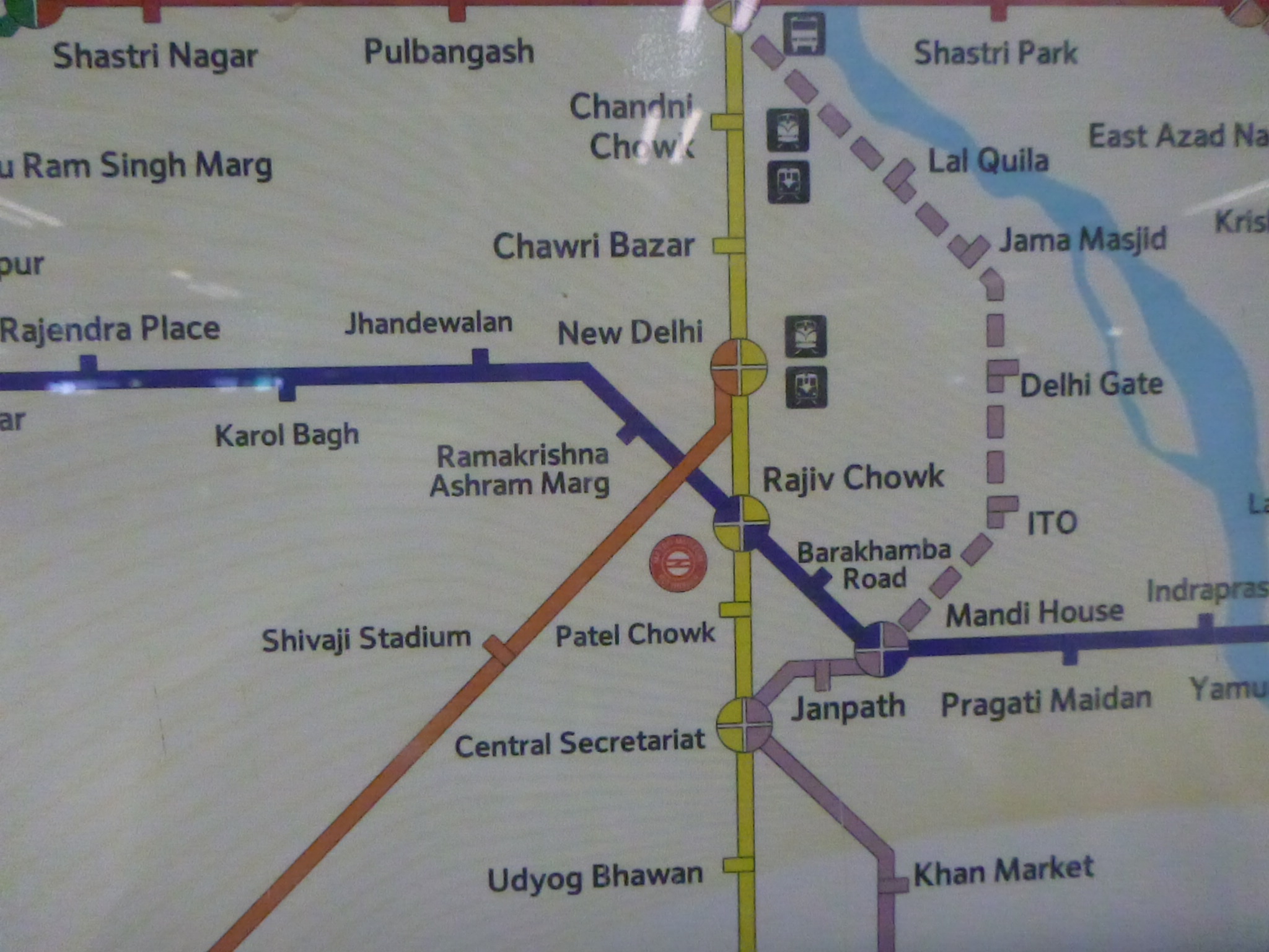 How far is Delhi airport from city?