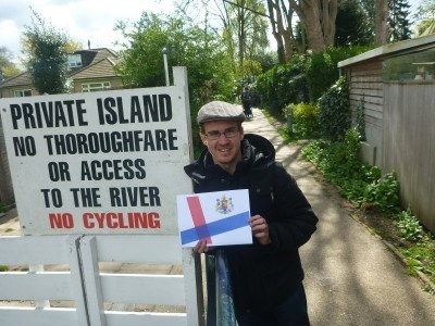 Millwall Neil at the entrance to Eel Pie Island