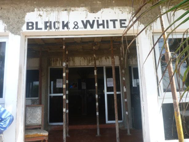 Black and White Bar, N'Gor Beach
