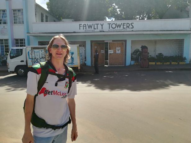Backpacking in Zambia: Manuel Loyal - Sleeping at Fawlty Towers in Livingstone
