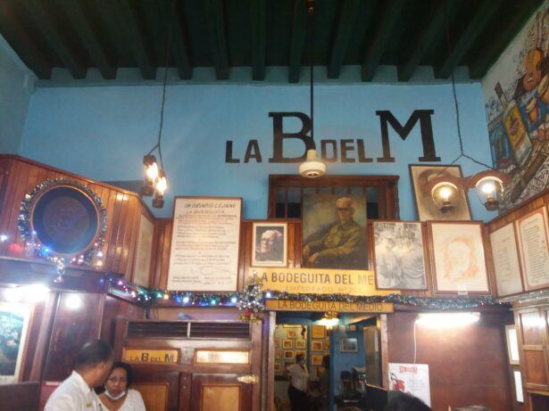 The Hemingway Trail: Drinking A Mojito In La Bodeguita Del Medio in Havana, Cuba 🇨🇺