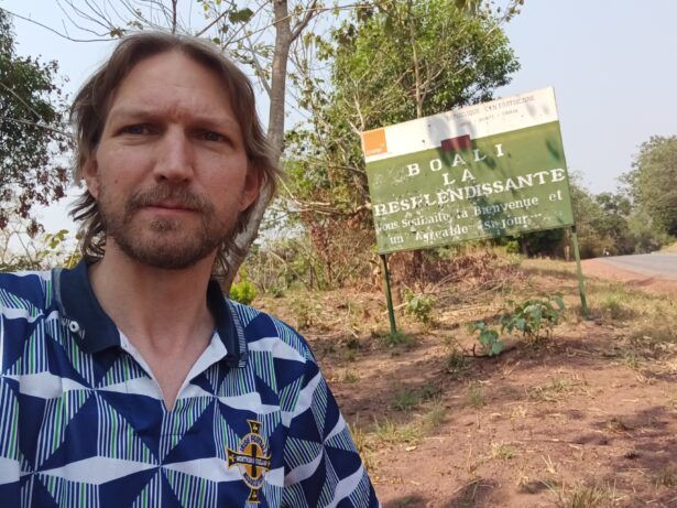 Arrival at the entrance sign for Boali